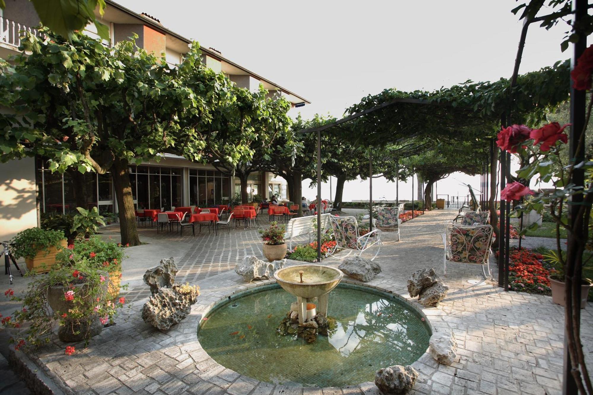 Hotel Giardino Sirmione Exterior foto